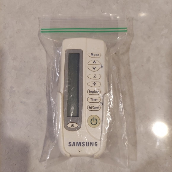 SAMSUNG AIR CONDITIONER REMOTE CONTROL WITH WALL MOUNT HOLSTER MODEL # DB610024A - Picture 3 of 4